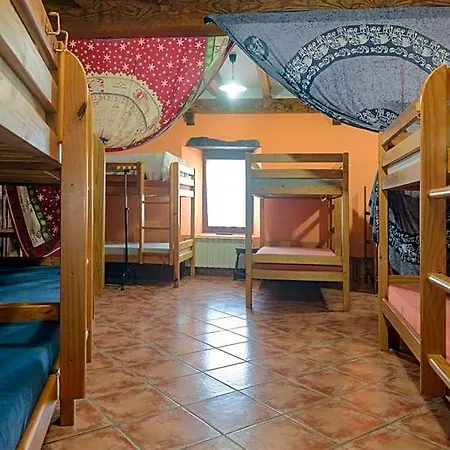 Conjunto Rural La Tejedora. Y Estudios Familiares. Hotel Rasines