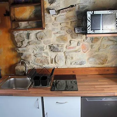 Hotel Conjunto Rural La Tejedora. Y Estudios Familiares. *