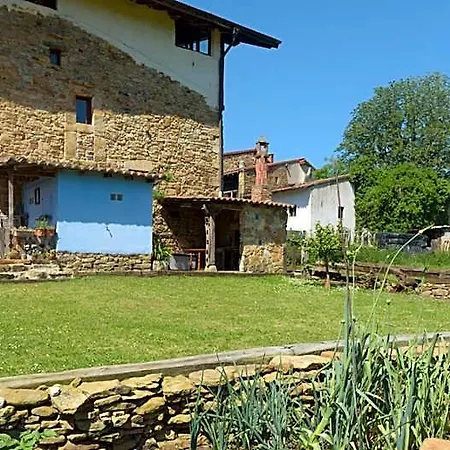 Conjunto Rural La Tejedora. Y Estudios Familiares. * Rasines