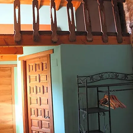 Conjunto Rural La Tejedora. Y Estudios Familiares. Hotel Rasines