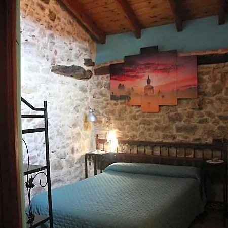 Conjunto Rural La Tejedora. Y Estudios Familiares. Hotel *