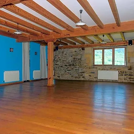 Conjunto Rural La Tejedora. Y Estudios Familiares. Hotel Rasines