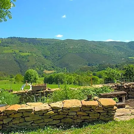 Conjunto Rural La Tejedora. Y Estudios Familiares. * Rasines