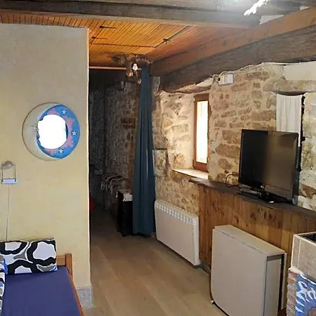 Hotel Conjunto Rural La Tejedora. Y Estudios Familiares. *