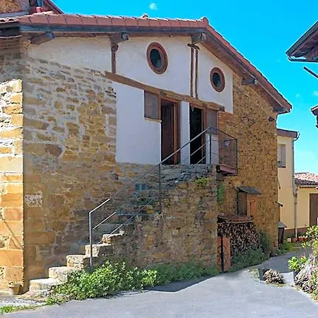 Conjunto Rural La Tejedora. Y Estudios Familiares. Hotel *